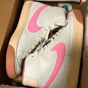 Girls Blazers mids 77